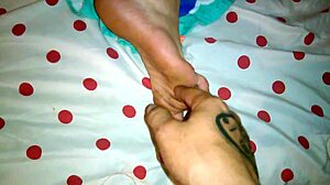 HD πορνό βίντεο με γαργαλητό στα πόδια και παιχνίδι φετίχ