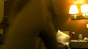 Istri amatir mendapatkan vaginanya dientot di kamar hotel