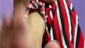 Izključen posnetek ruske milfe, ki si prsti drka do orgazma