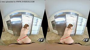 Porno en réalité virtuelle avec une petite adolescente brune dans la cuisine