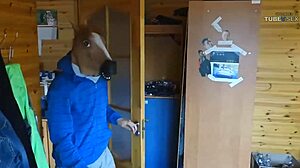 Video HD dari seorang penunggang kuda yang sedang bercinta dengan jalang bodoh
