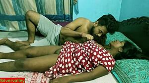 زوجين من المراهقين التاميليين يستمتعون بالجنس المذهل في فيديو HD