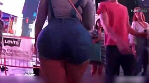 Latina berbokong besar memamerkan pantatnya yang juicy dalam celana pendek yang ketat