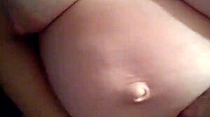 ティナの妊婦の腹は精液で覆われています!