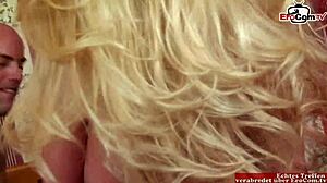 Большегрудая блондинка получает сперму в рот после траха на высоких каблуках