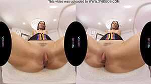 فيديو الواقع الافتراضي لأندريينا ديلوكس وهي تستمني بألعاب جنسية