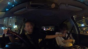 Japonská hentai nymfomanka Kansai dostává do svého auta creampie v HD videu