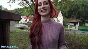 Britisk rødhåret får creampie i offentligheten etter utendørs tits-fucking