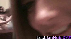 Подростковые лесбиянки исследуют свой фетиш на лизание кисок и мастурбацию
