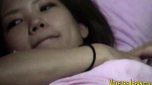 Video HD remaja Jepun menggosok dirinya sendiri hingga orgasme