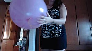 Utforsk verden av ballonger med denne samlingen av 69 videoer