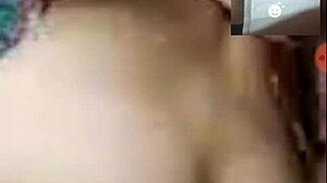 Adolescente sexy con trasero de burbuja es escandalizada en video HD