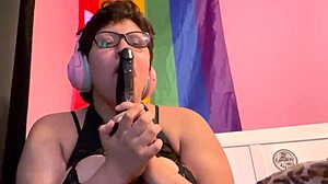 Tlustá teenka si užívá velký penis v POV videu