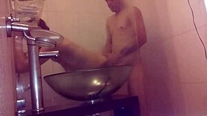 Moja 18-letnica se ukvarja s spolnimi aktivnostmi z neznanim moškim v obalnem hotelu Uruguay