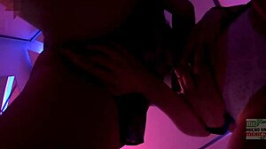 Amateur-MILF und Teenager genießen harten Sex in selbstgemachtem Video
