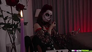 Луна Хейз в еротичен костюм за Хелоуин води до интензивно анално действие