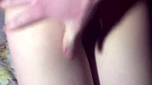 En Latina-kvinne får anal og stor kuk-action i en hjemmelaget festvideo