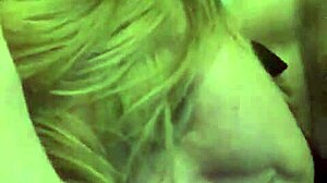 L'amatoriale britannica Alison gode del sesso con un grosso cazzo in un video bollente