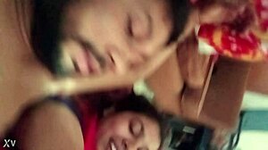 Un couple indien marié partage des moments romantiques dans une vidéo hardcore