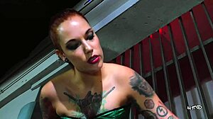 Silvia Rubis recibe lecciones severas de azotes de Melissa en BDSM