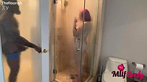 Лори Лав и Эйс Бигс занимаются интимным сексом в ванной в трейлере