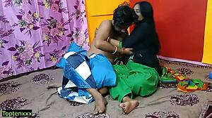 Zvodná indická žena v domácnosti prekvapí svojho partnera vášnivým milovaním s explicitným hindským zvukom