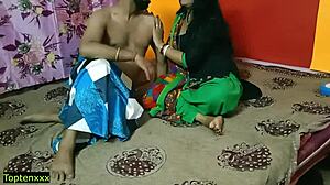 Μια σαγηνευτική Ινδή νοικοκυρά εκπλήσσει τον σύντροφό της με παθιασμένο έρωτα, με σαφή ήχο στα Χίντι
