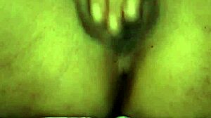 Ljubka zadnjica in napolnjena vagina latinske ženske