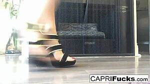 Show en solitario seductor de Capris en stilettos