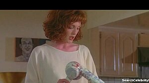 Penampilan menggoda Julianne Moore dalam film 1993
