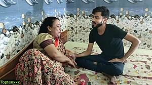 Anak laki-laki India muda pertama kali bertemu dengan ibu rumah tangga Bengali yang seksi