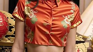 Belezas asiáticas exibem sua coleção de lingerie para o Ano Novo Chinês