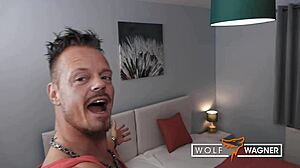 Britanska igralka za odrasle Tina Kay uživa v spolnem srečanju z nemškim moškim v Londonu, kot je prikazano na wolfwagner.com