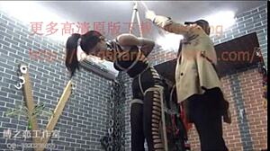 아시아 미인이 집에서 만든 페티쉬 비디오에서 생크림으로 구속되고 처벌됩니다