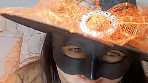 隣人のハロウィンウィッチフェチがアマチュアビデオで蒸し暑い展開を迎える